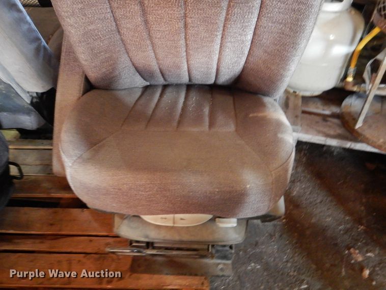 image for item DL2773 (8) air ride seats