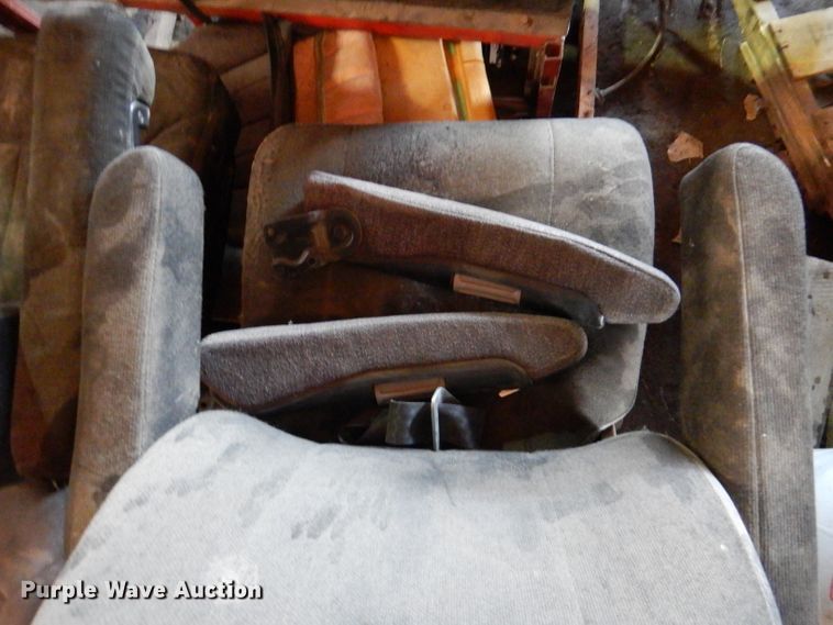 image for item DL2773 (8) air ride seats