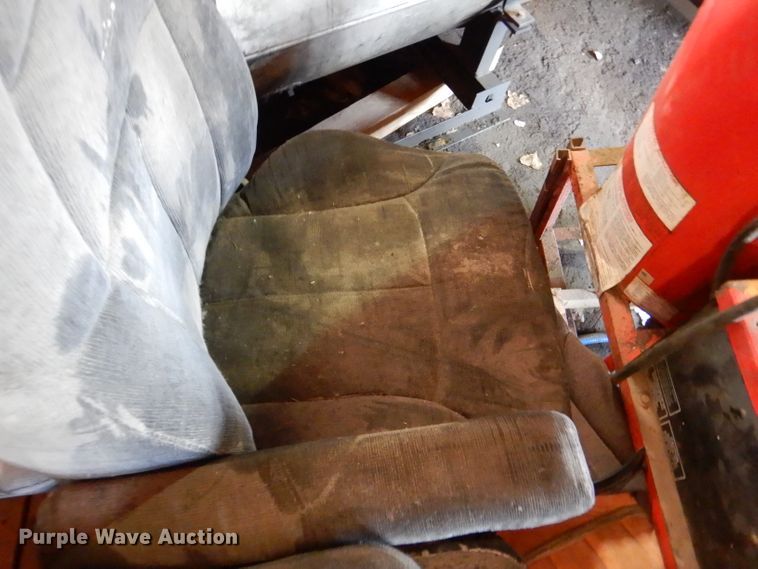 image for item DL2773 (8) air ride seats