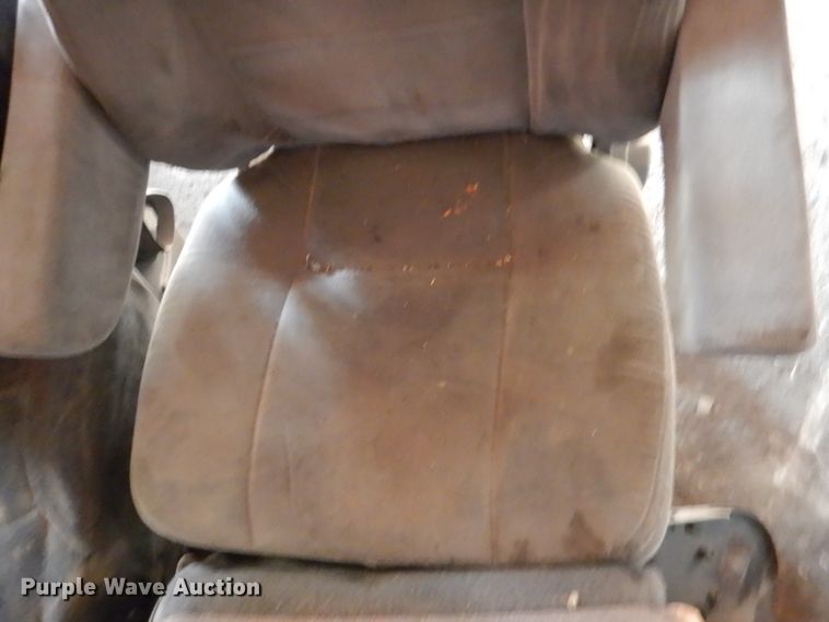 image for item DL2774 (9) air ride seats