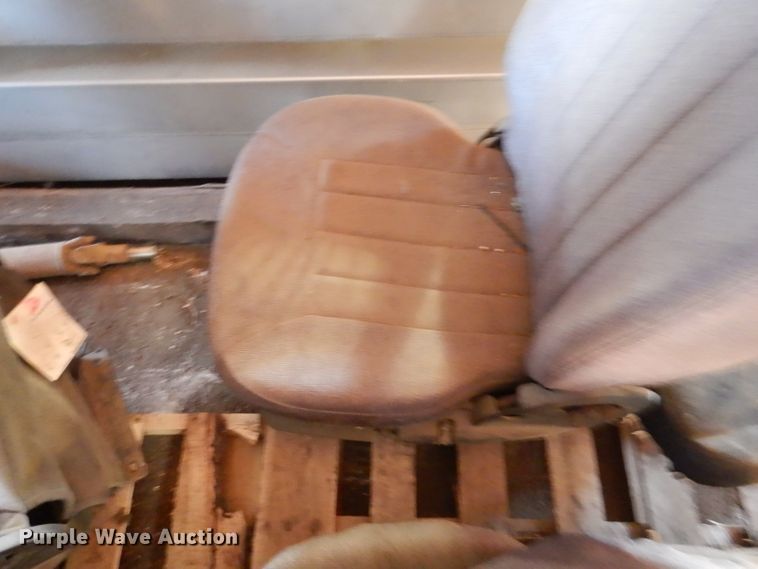 image for item DL2774 (9) air ride seats