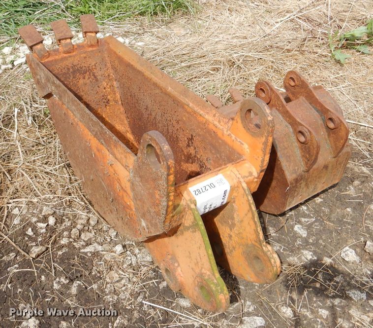 image for item DL2782 (2) backhoe buckets