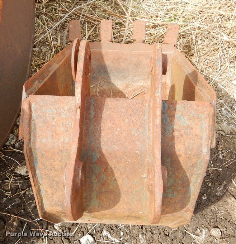image for item DL2782 (2) backhoe buckets
