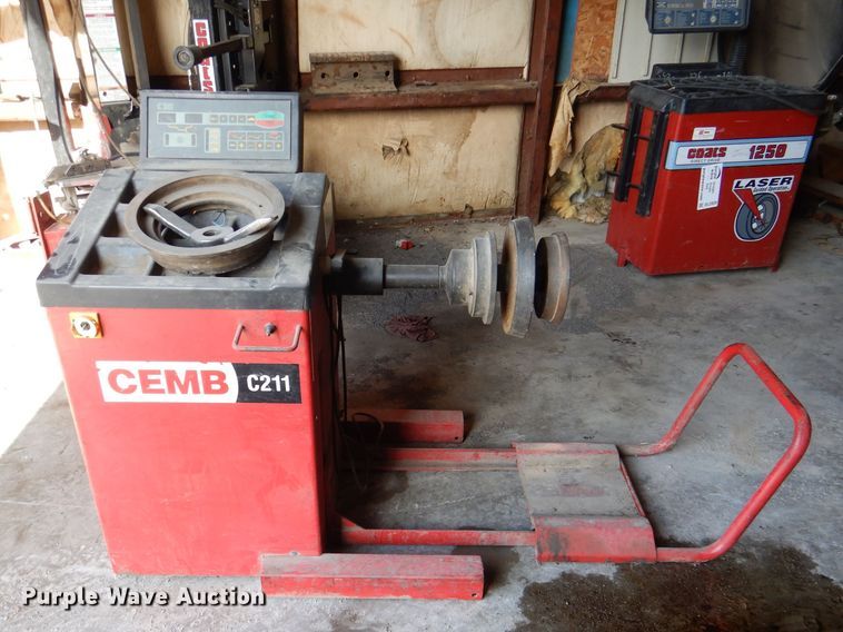 image for item DL2837 Cemb C211  tire balancer