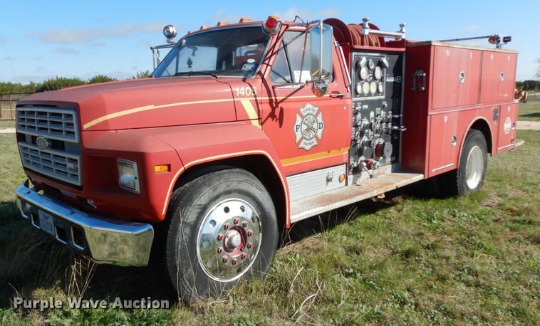 image for item DM2890 1985 Ford F800  pumper fire truck