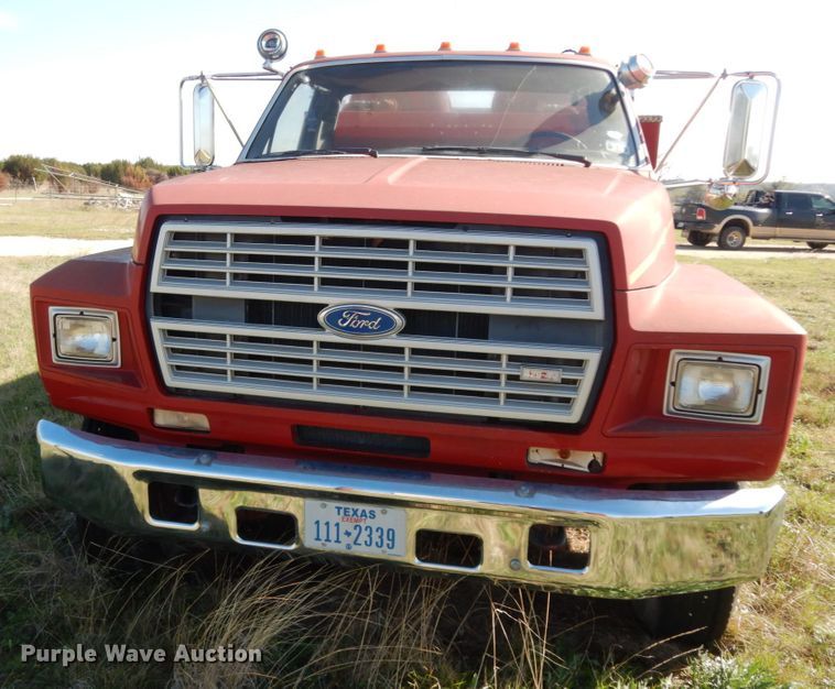 image for item DM2890 1985 Ford F800  pumper fire truck