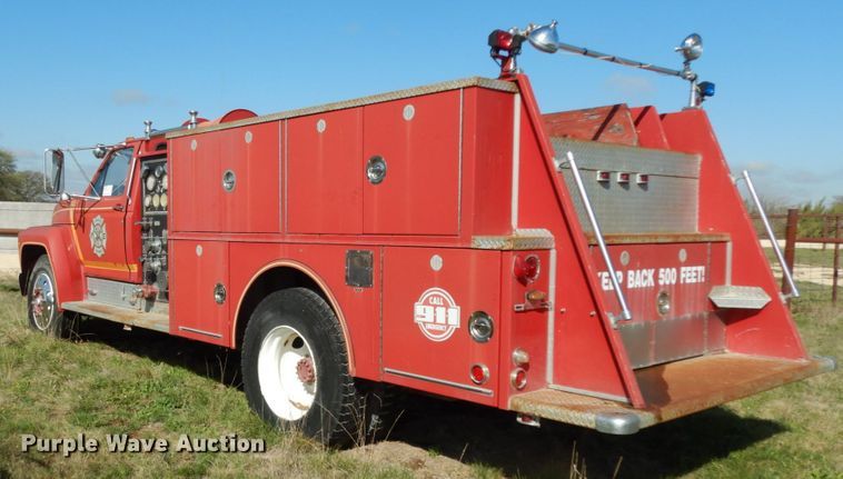 image for item DM2890 1985 Ford F800  pumper fire truck