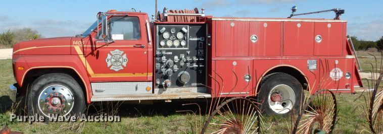 image for item DM2890 1985 Ford F800  pumper fire truck