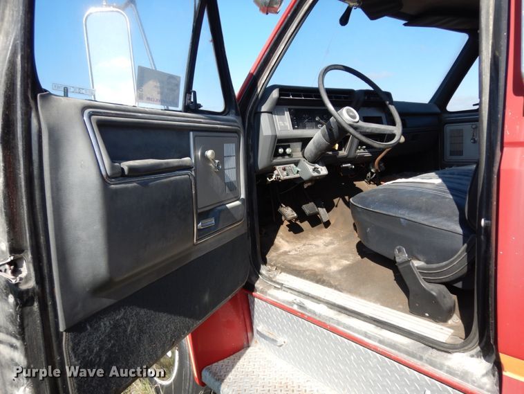 image for item DM2890 1985 Ford F800  pumper fire truck