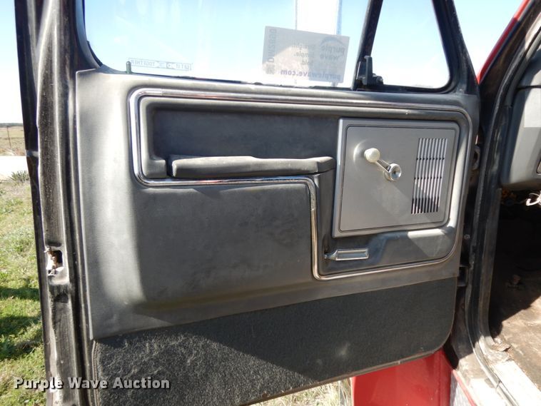 image for item DM2890 1985 Ford F800  pumper fire truck