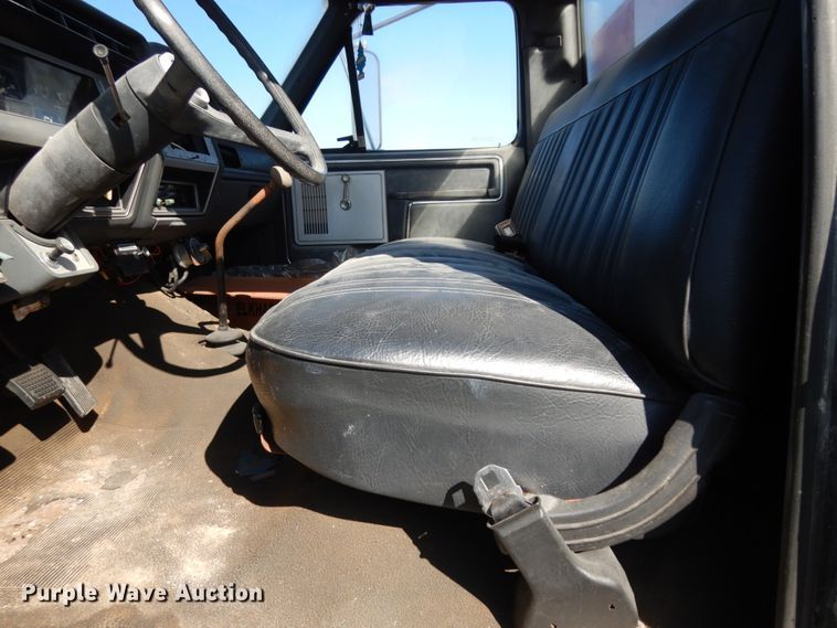 image for item DM2890 1985 Ford F800  pumper fire truck