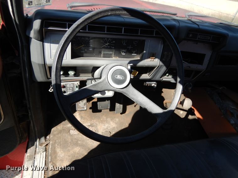 image for item DM2890 1985 Ford F800  pumper fire truck