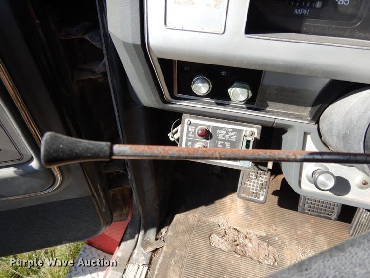 image for item DM2890 1985 Ford F800  pumper fire truck