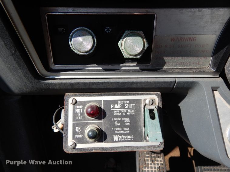 image for item DM2890 1985 Ford F800  pumper fire truck