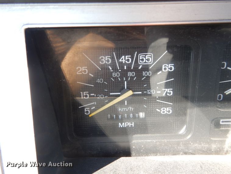 image for item DM2890 1985 Ford F800  pumper fire truck