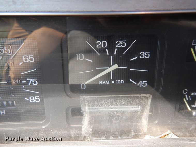 image for item DM2890 1985 Ford F800  pumper fire truck