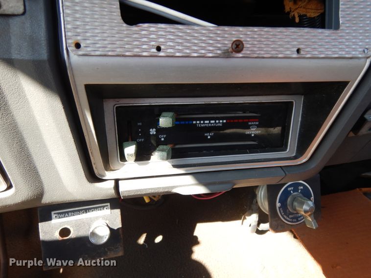 image for item DM2890 1985 Ford F800  pumper fire truck