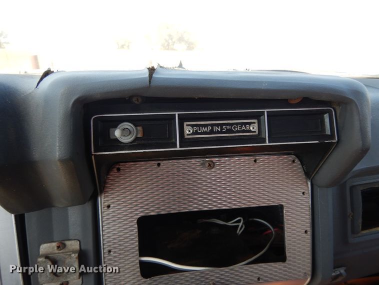 image for item DM2890 1985 Ford F800  pumper fire truck