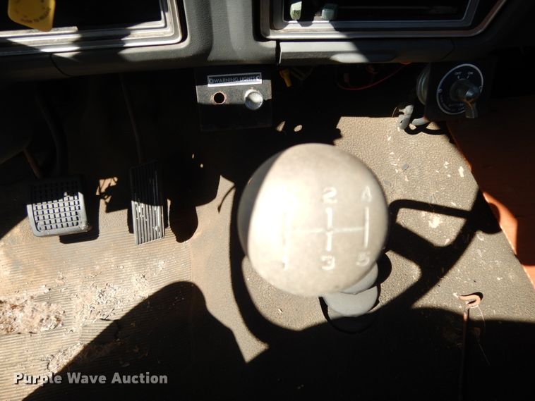 image for item DM2890 1985 Ford F800  pumper fire truck