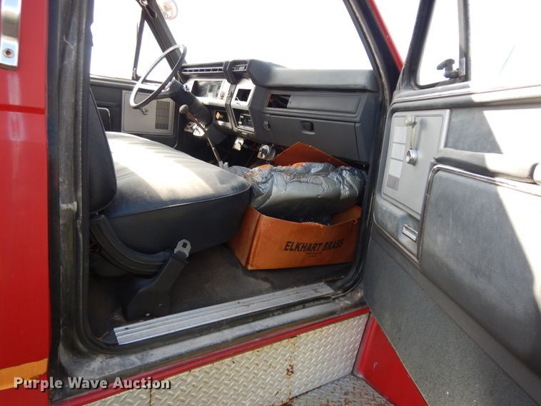 image for item DM2890 1985 Ford F800  pumper fire truck