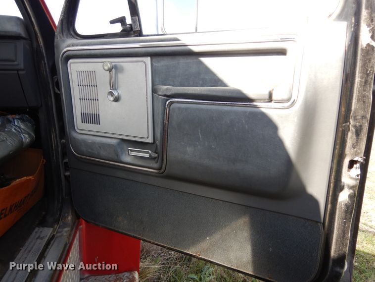 image for item DM2890 1985 Ford F800  pumper fire truck