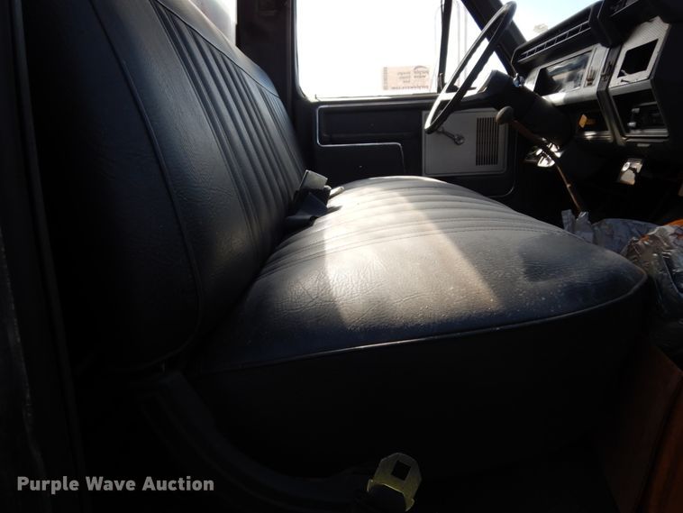 image for item DM2890 1985 Ford F800  pumper fire truck