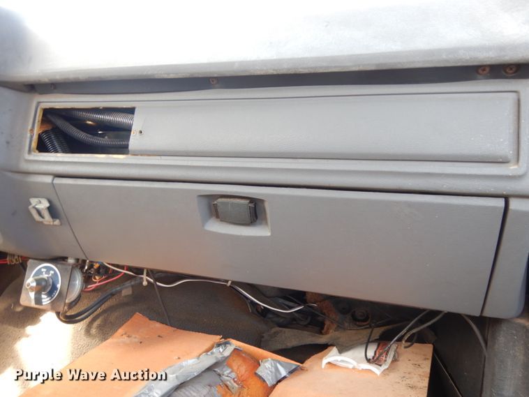 image for item DM2890 1985 Ford F800  pumper fire truck