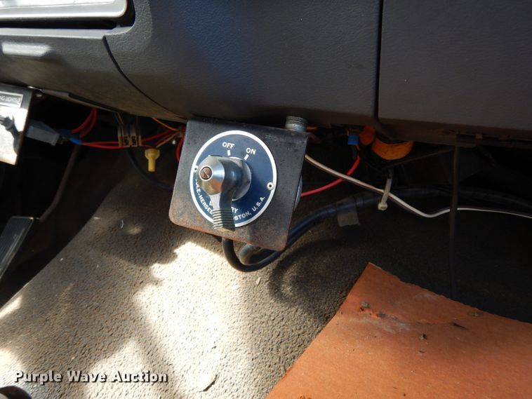 image for item DM2890 1985 Ford F800  pumper fire truck