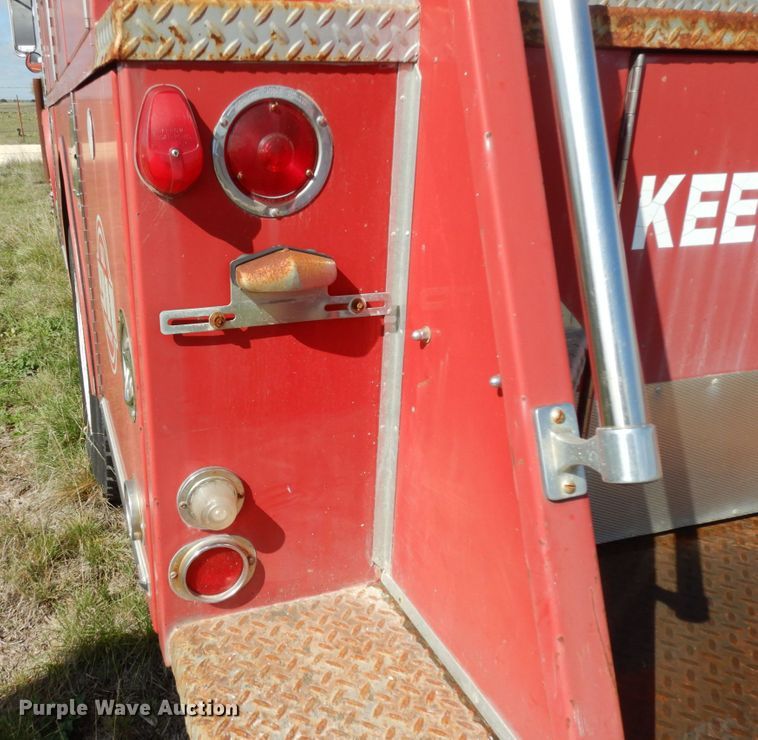 image for item DM2890 1985 Ford F800  pumper fire truck