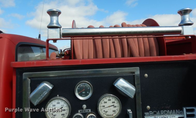 image for item DM2890 1985 Ford F800  pumper fire truck