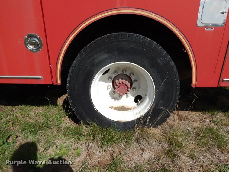 image for item DM2890 1985 Ford F800  pumper fire truck