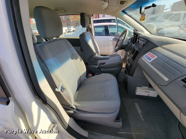 image for item FL9155 2010 Dodge Grand Caravan  van