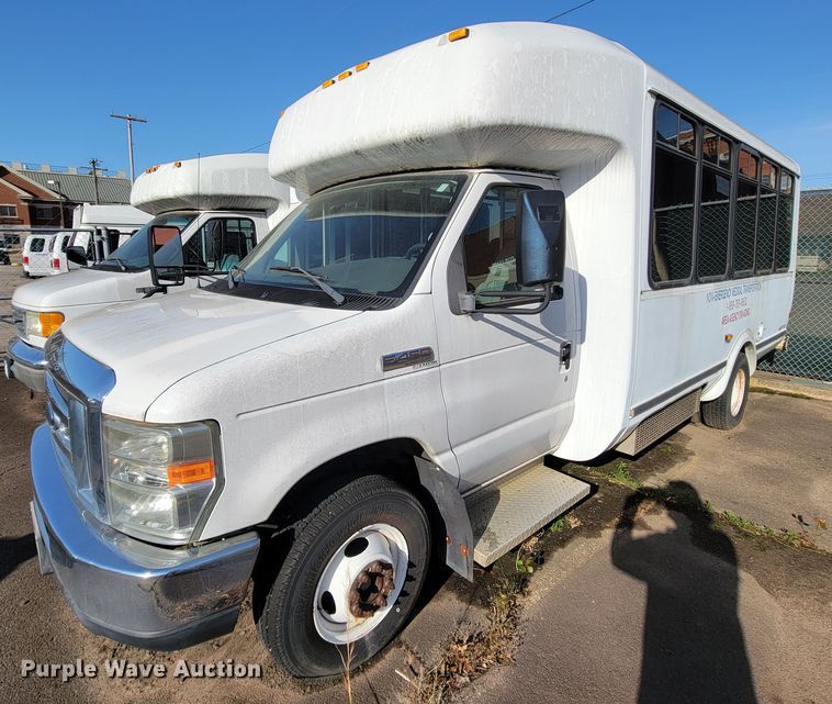 image for item FL9158 2008 Ford E450  shuttle bus