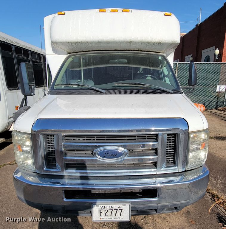 image for item FL9158 2008 Ford E450  shuttle bus
