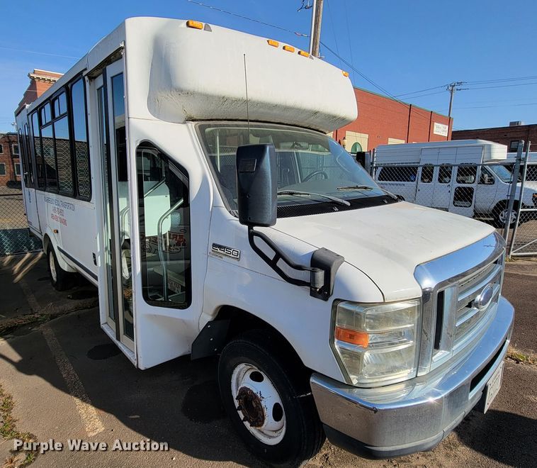 image for item FL9158 2008 Ford E450  shuttle bus