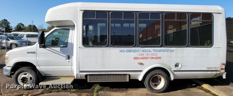 image for item FL9158 2008 Ford E450  shuttle bus