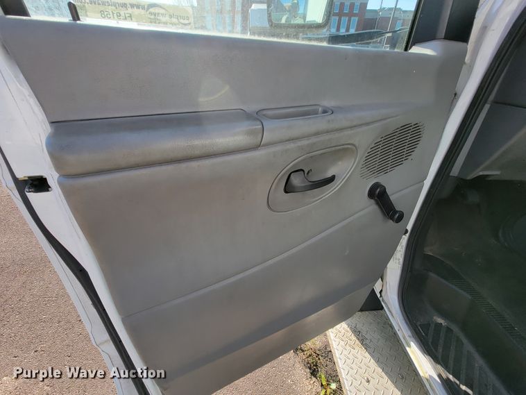 image for item FL9158 2008 Ford E450  shuttle bus