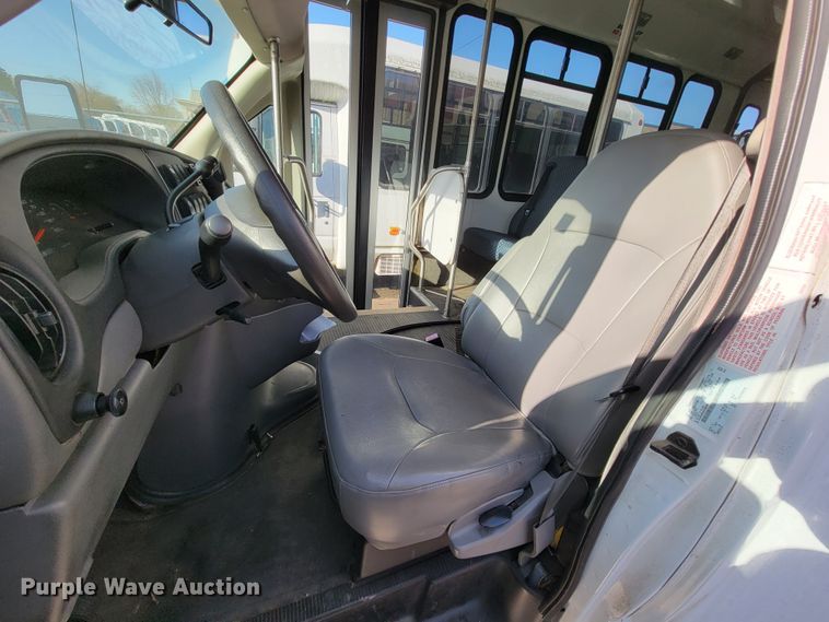 image for item FL9158 2008 Ford E450  shuttle bus
