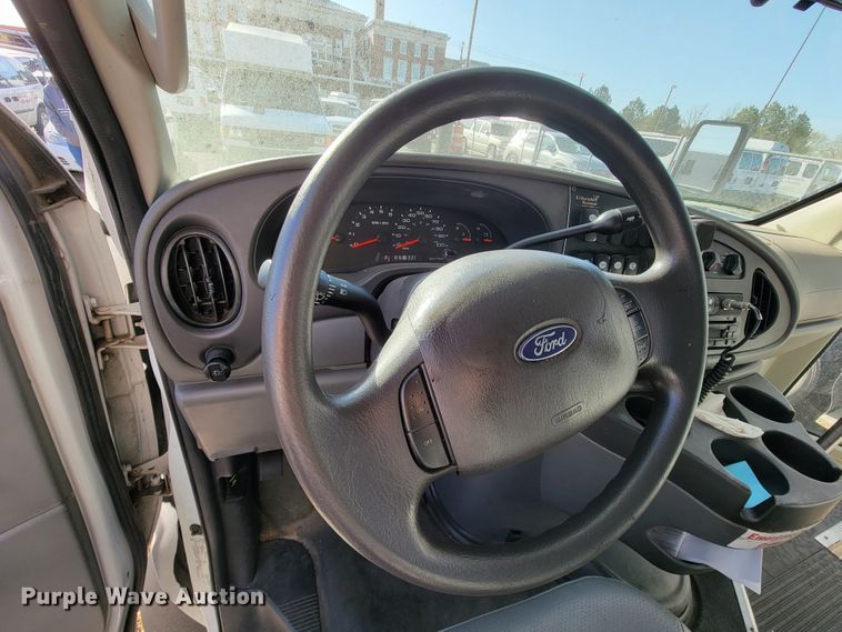 image for item FL9158 2008 Ford E450  shuttle bus