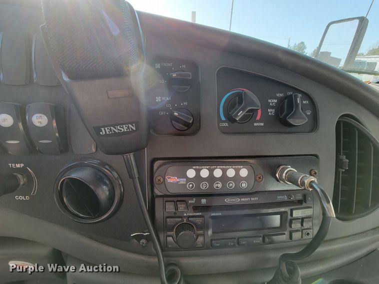 image for item FL9158 2008 Ford E450  shuttle bus