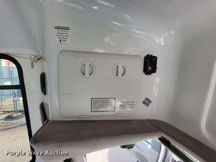 image for item FL9158 2008 Ford E450  shuttle bus