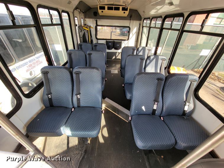 image for item FL9158 2008 Ford E450  shuttle bus