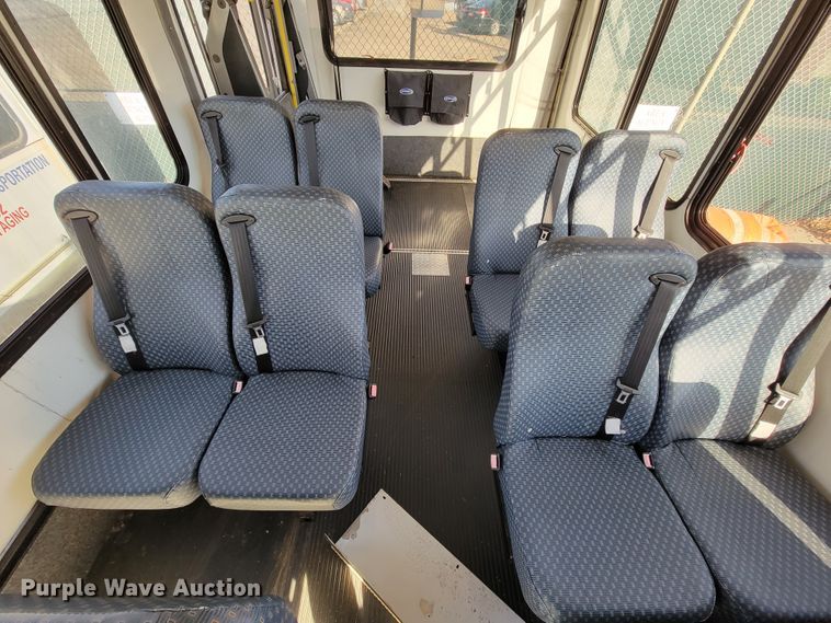 image for item FL9158 2008 Ford E450  shuttle bus