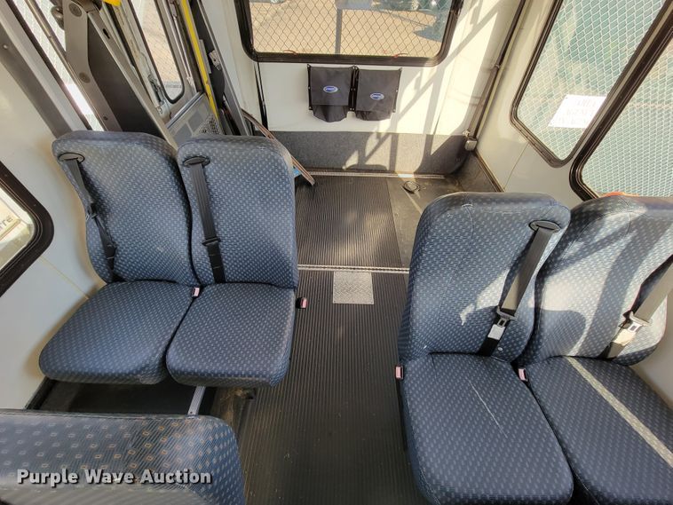 image for item FL9158 2008 Ford E450  shuttle bus