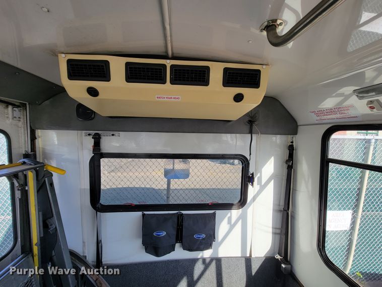 image for item FL9158 2008 Ford E450  shuttle bus