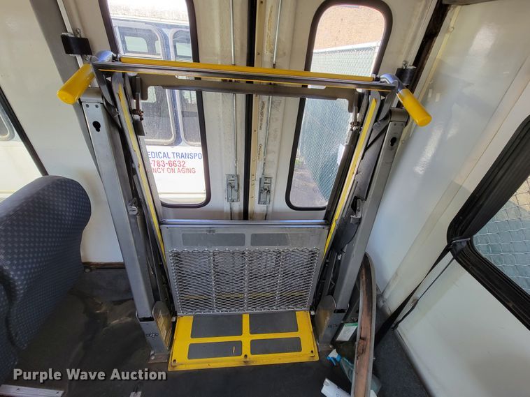 image for item FL9158 2008 Ford E450  shuttle bus