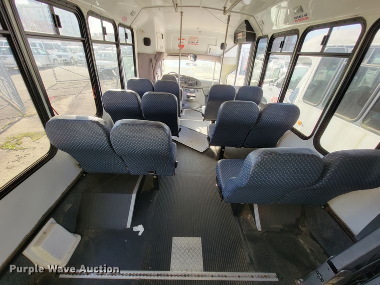 image for item FL9158 2008 Ford E450  shuttle bus