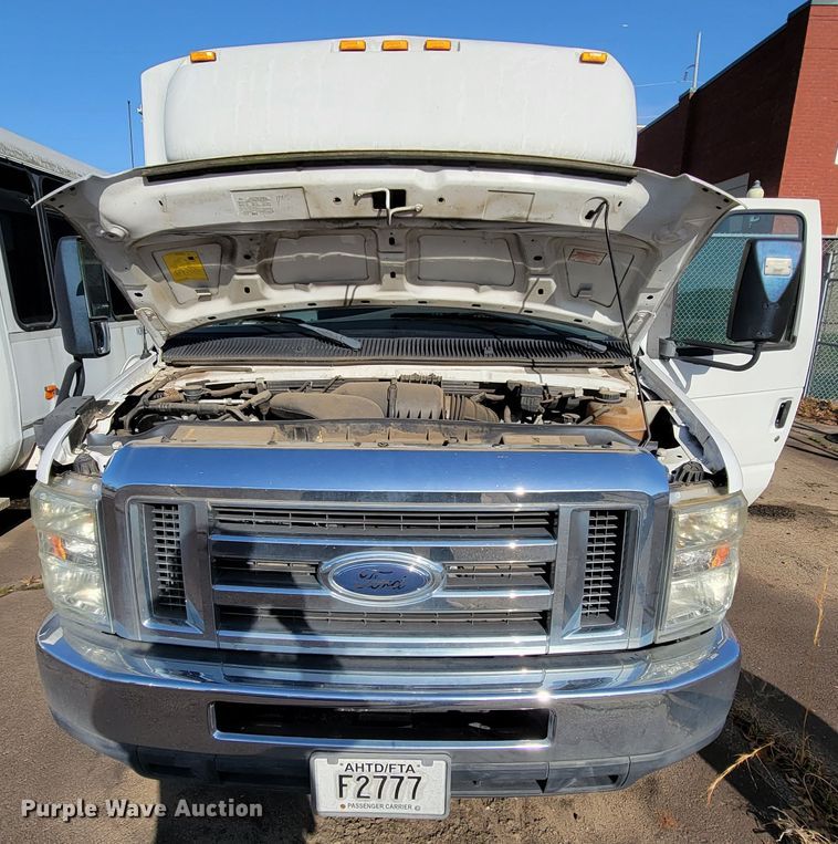 image for item FL9158 2008 Ford E450  shuttle bus