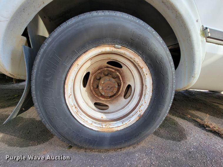 image for item FL9158 2008 Ford E450  shuttle bus