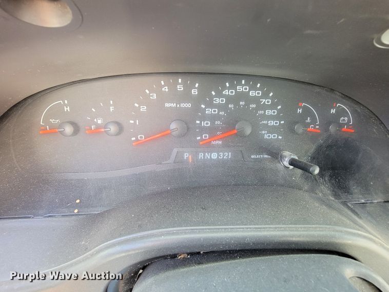 image for item FL9159 2005 Ford E350 Super Duty  shuttle bus